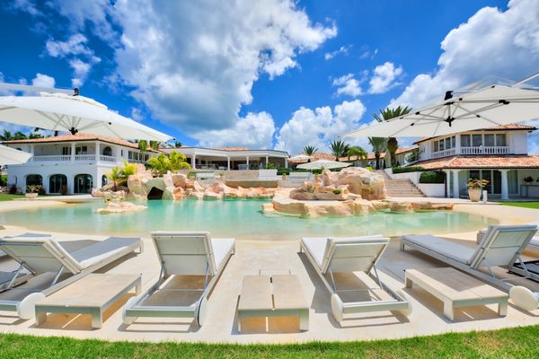 The look of a private resort with the privacy of a villa