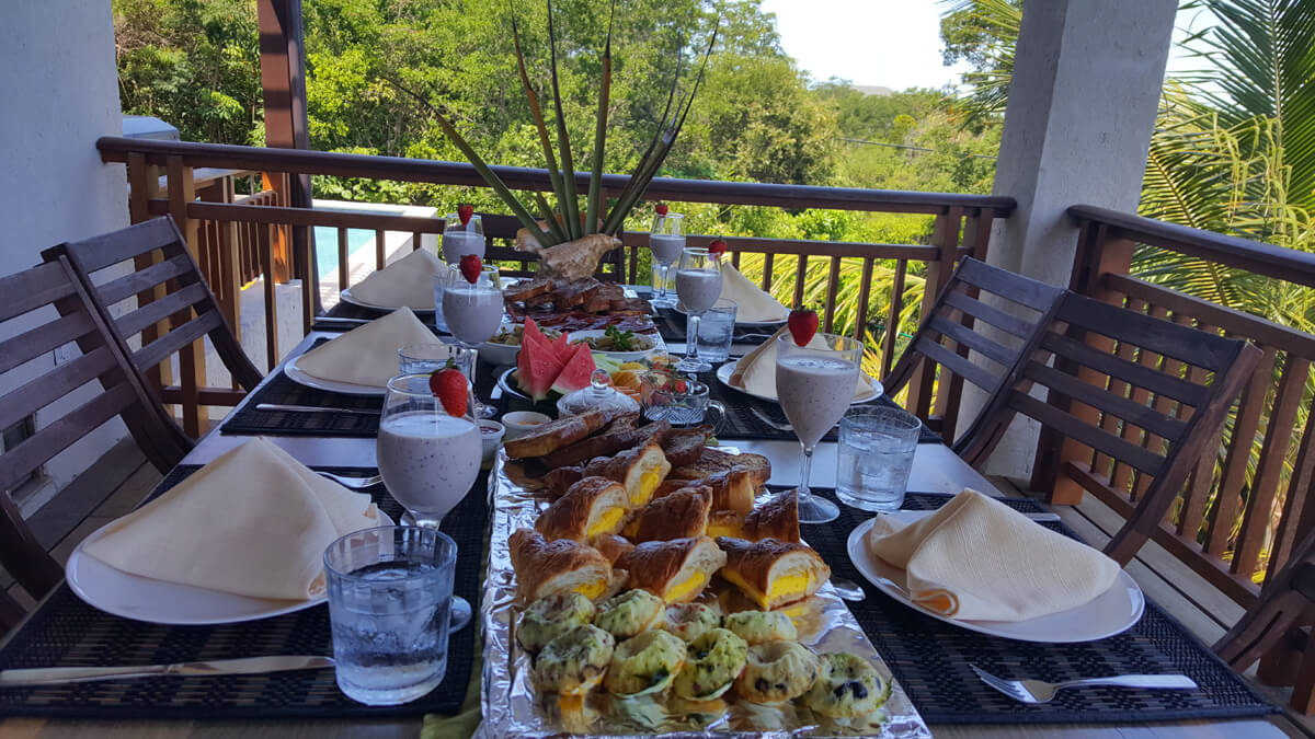Wouldn't you love to wake up to this breakfast spread? 