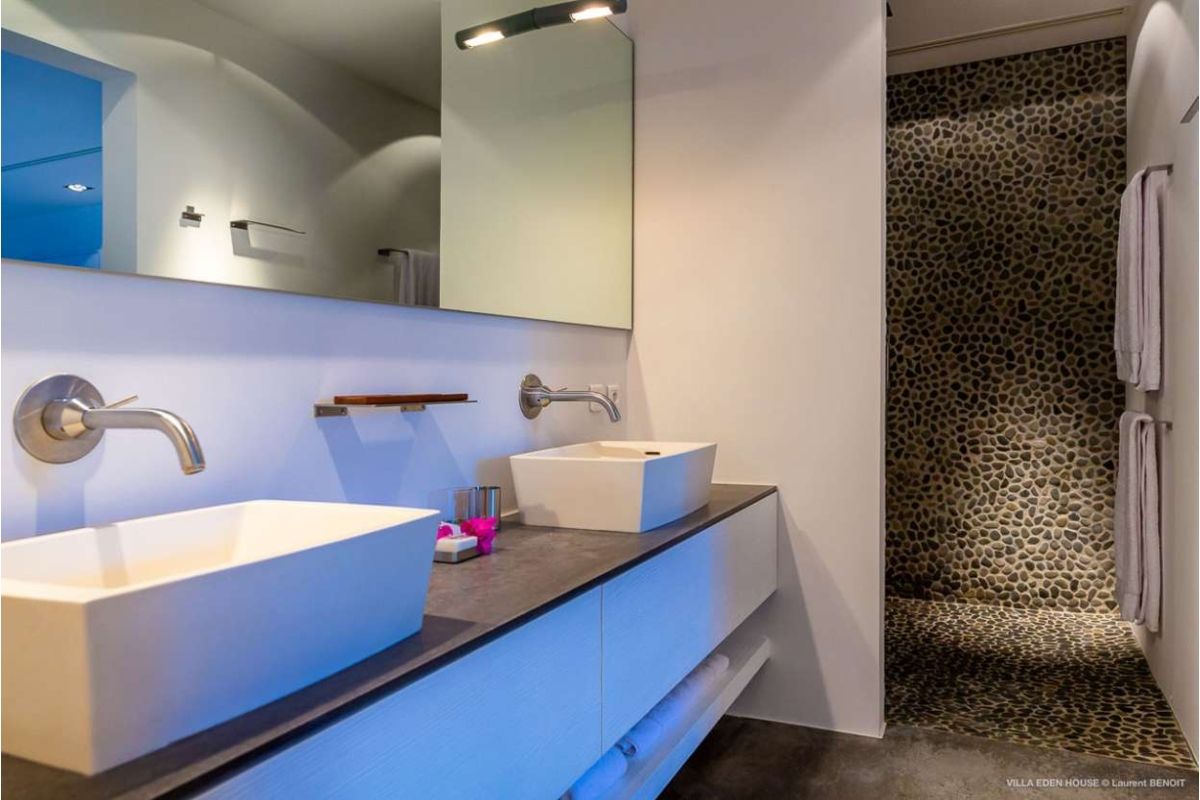 En suite bathroom