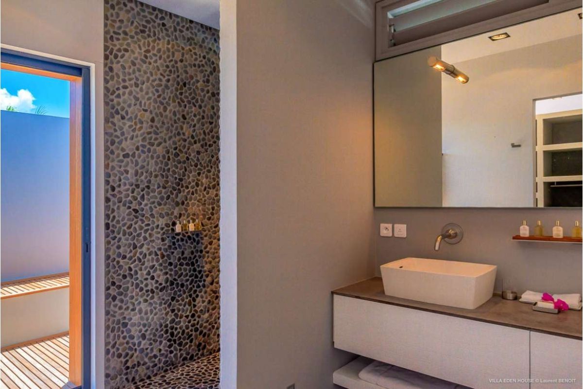 En suite bathroom
