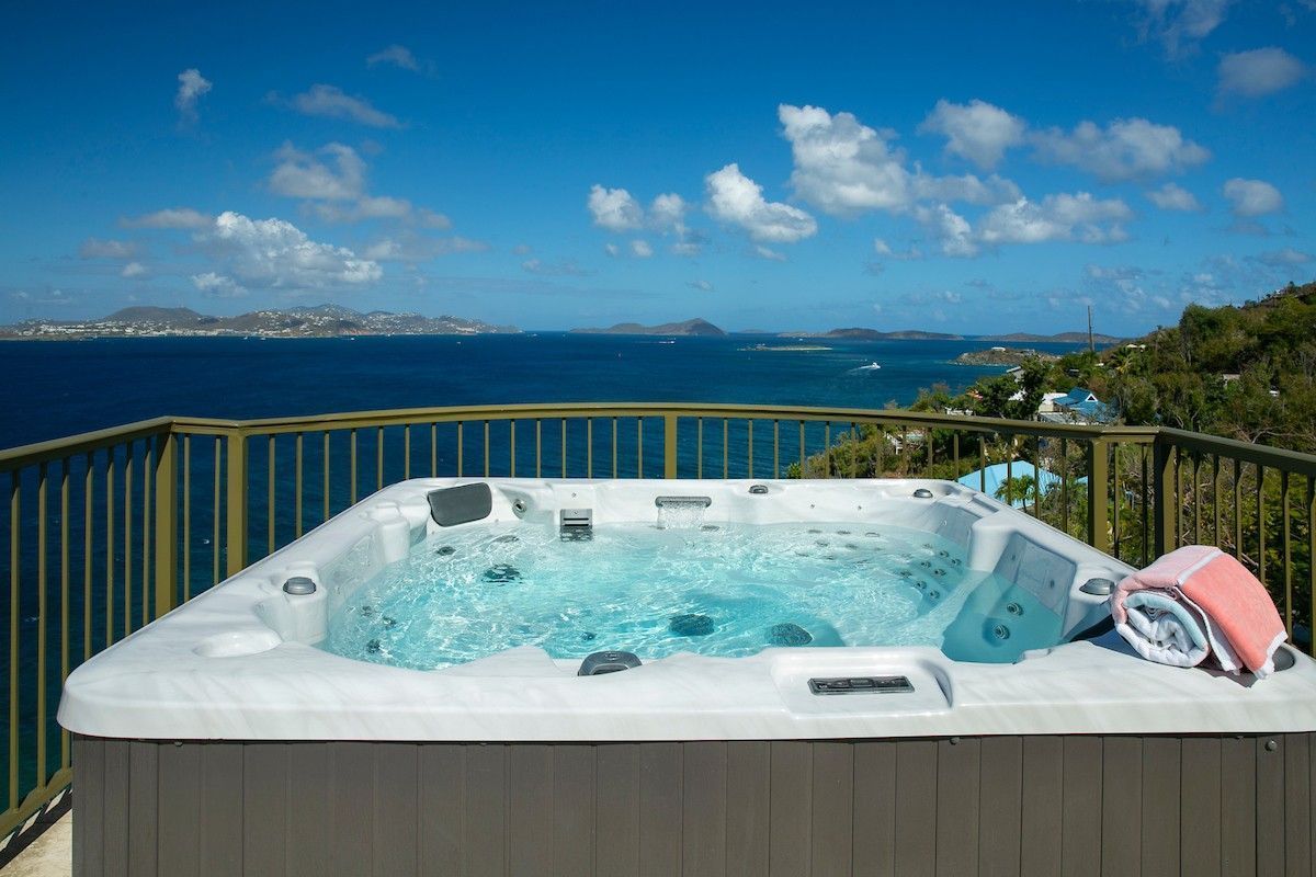Jacuzzi with epic views
