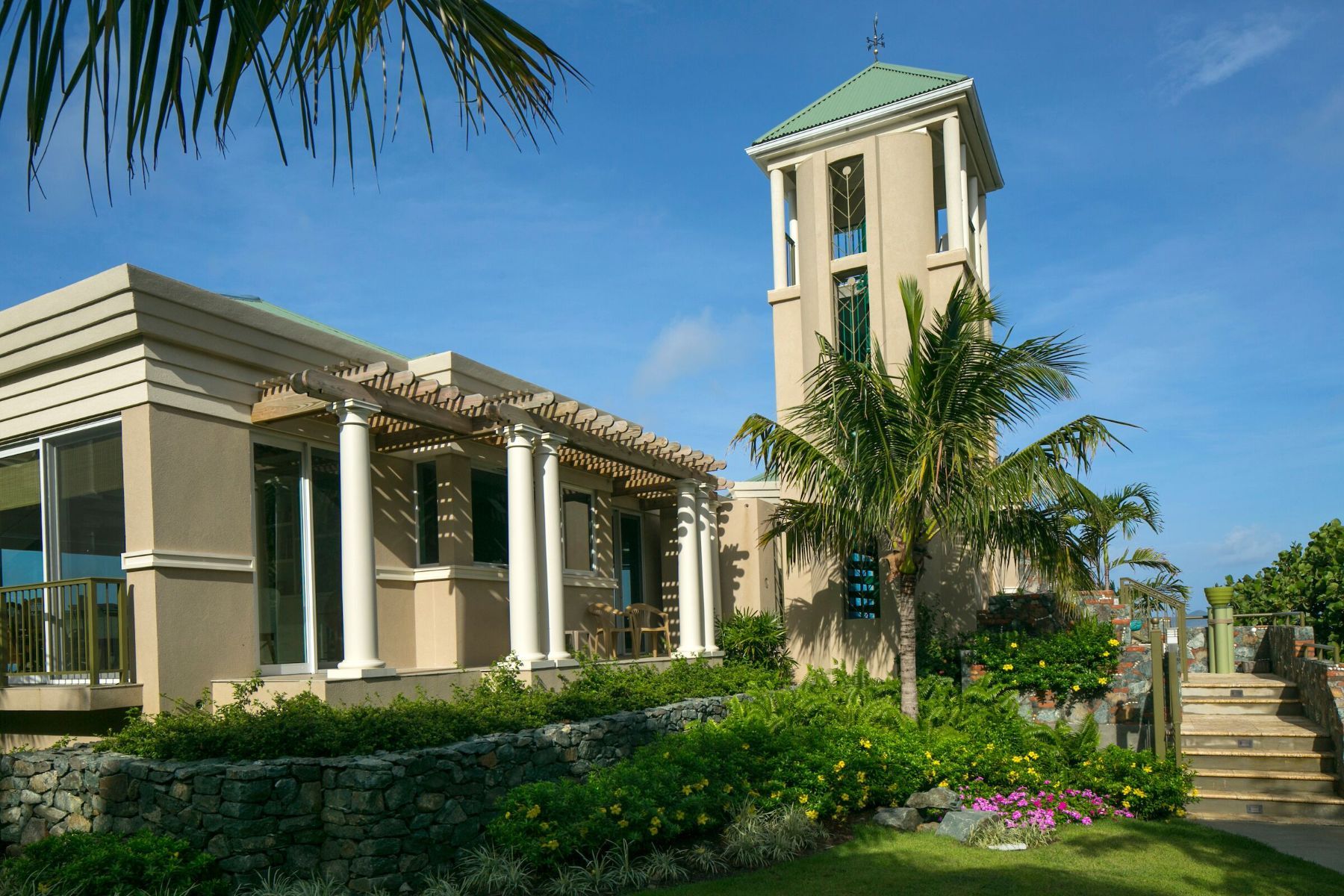 The Point at Maria Bluff villa photo.