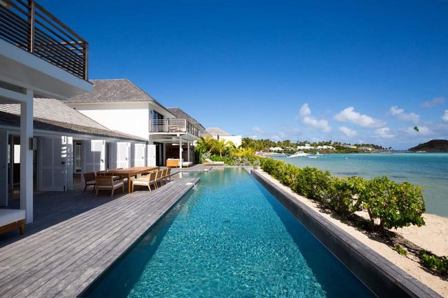 The beachfront lap pool at Bleu Villa 