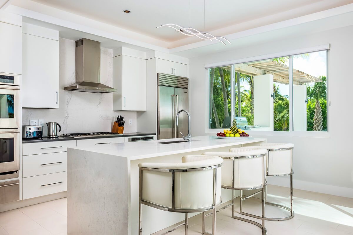 The well-equipped kitchen with a breakfast bar that seats three
