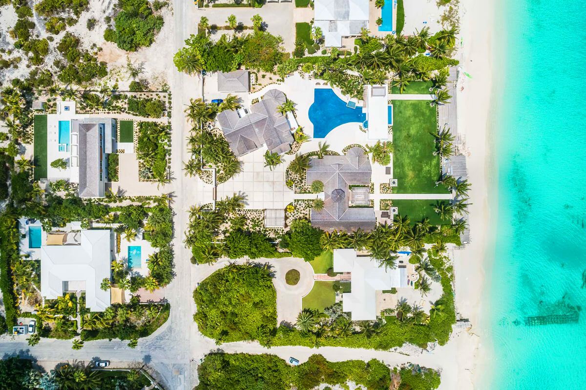 Turquoise villa photo.