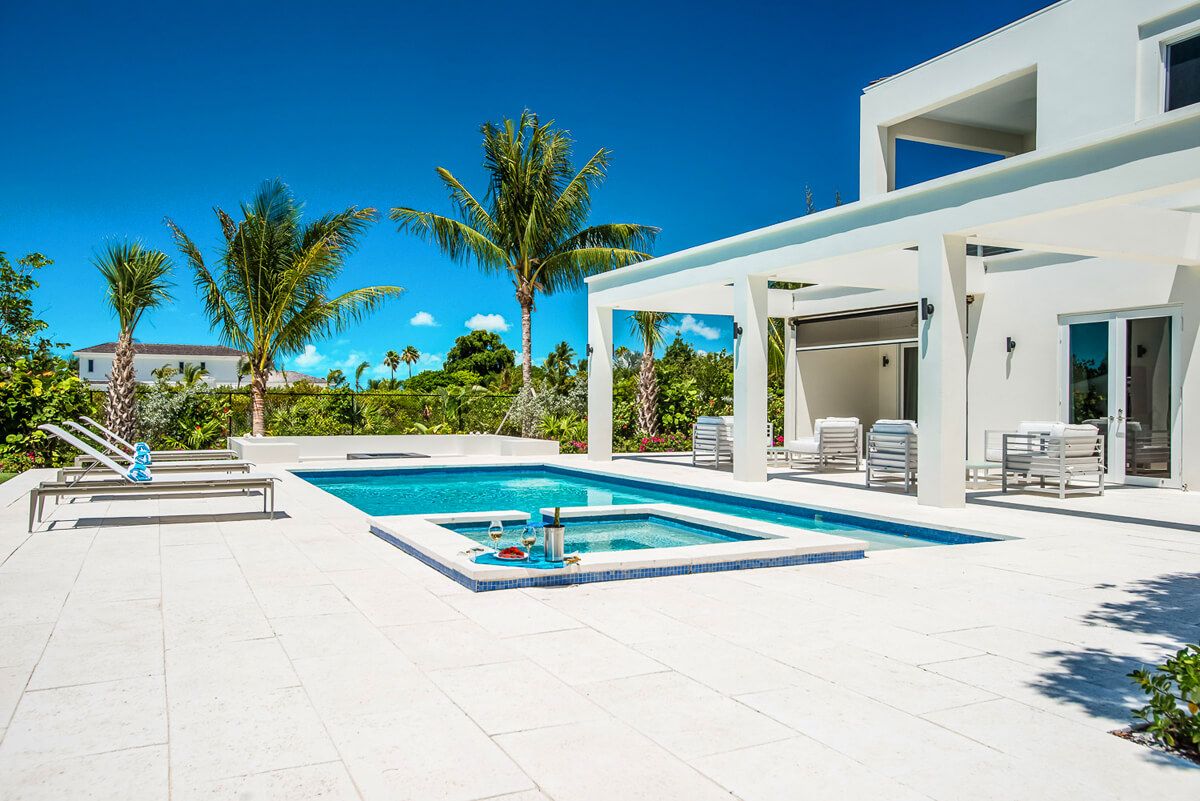 Turquoise villa photo.
