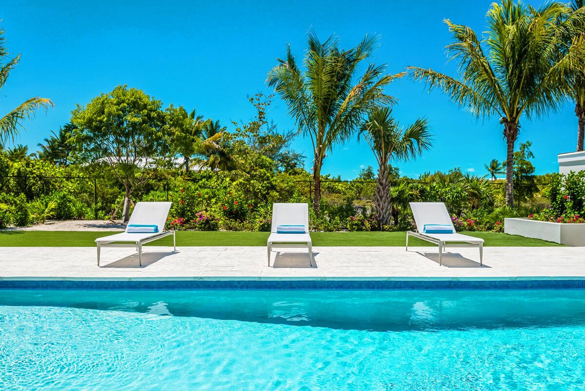 Turquoise villa photo.