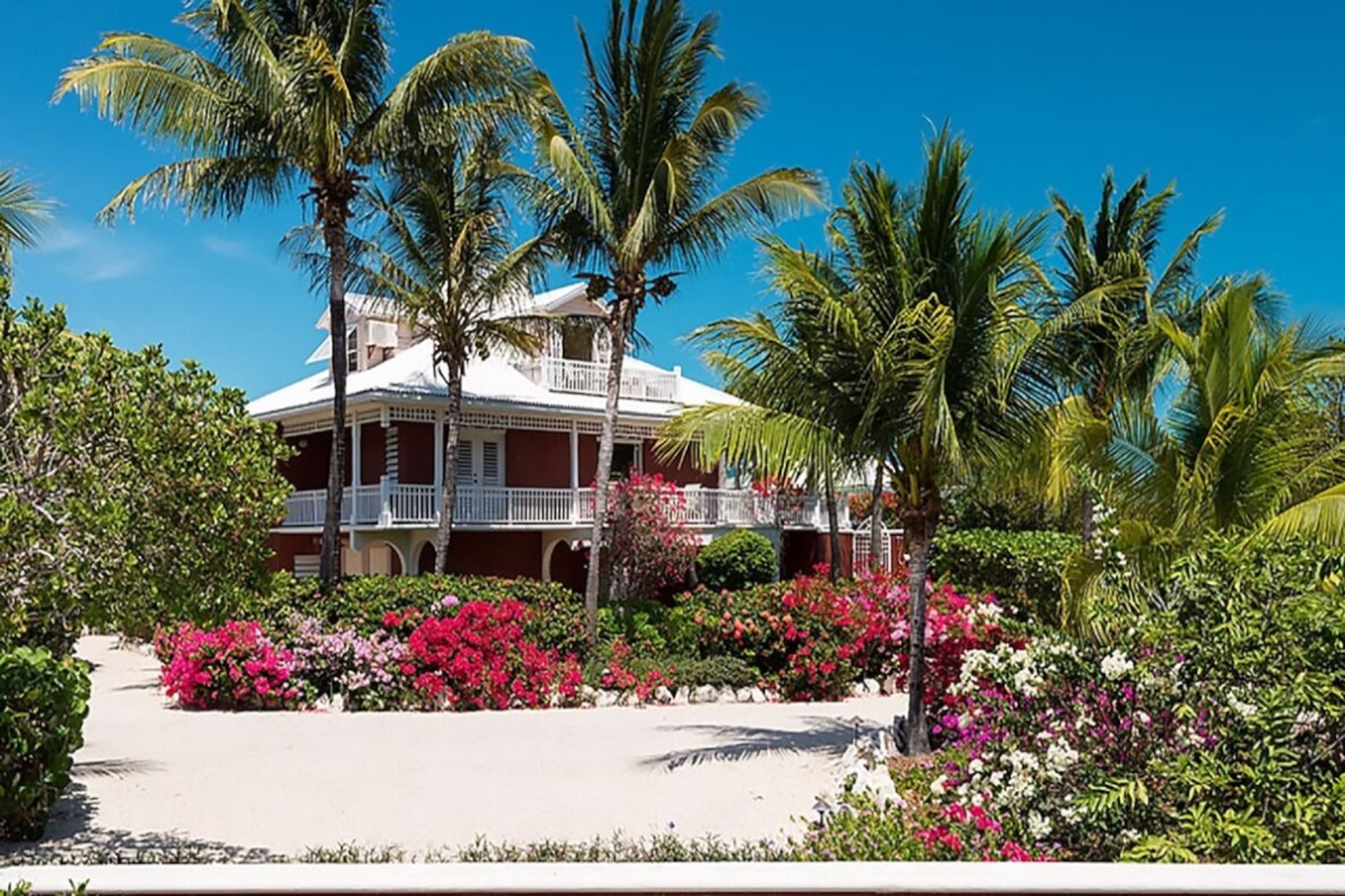 Etoile De Mer Villa with welcoming gardens and palm trees