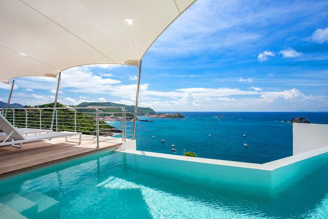 Villa Passage overlooks the Caribbean from the Corossol hillside