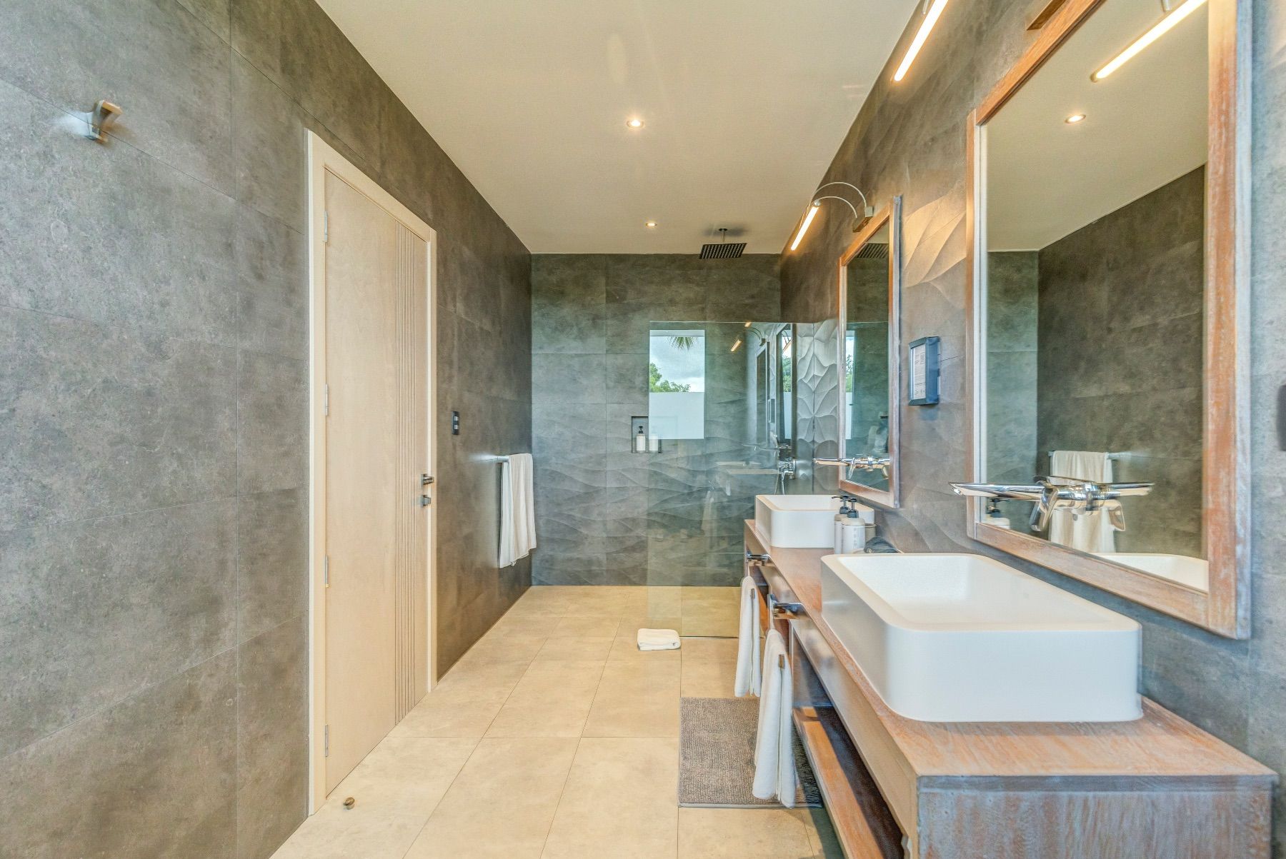 Yarari Royale villa photo.