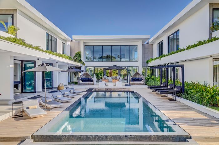 Yarari Royale villa photo.