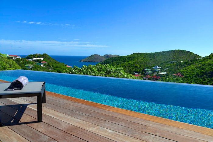 Alpaka Villa has beautiful views from its hillside location over Flamands Beach