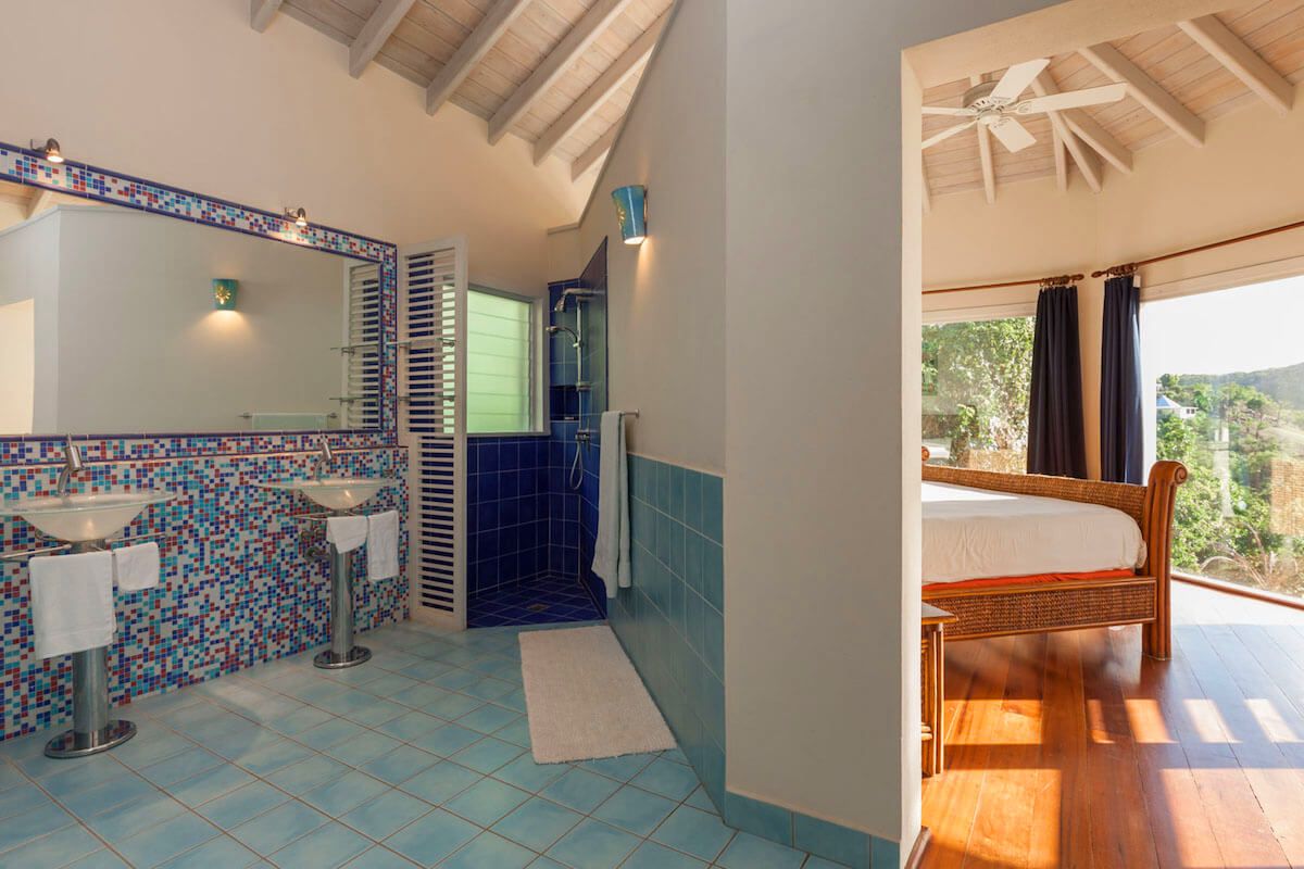 The en suite bathroom has two sinks and a shower