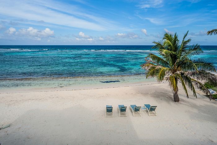 Hilltime Villa is located on the north coast of Cayman in Rum Point