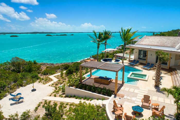 Alinna sits just along Chalk Sound with beautiful water views