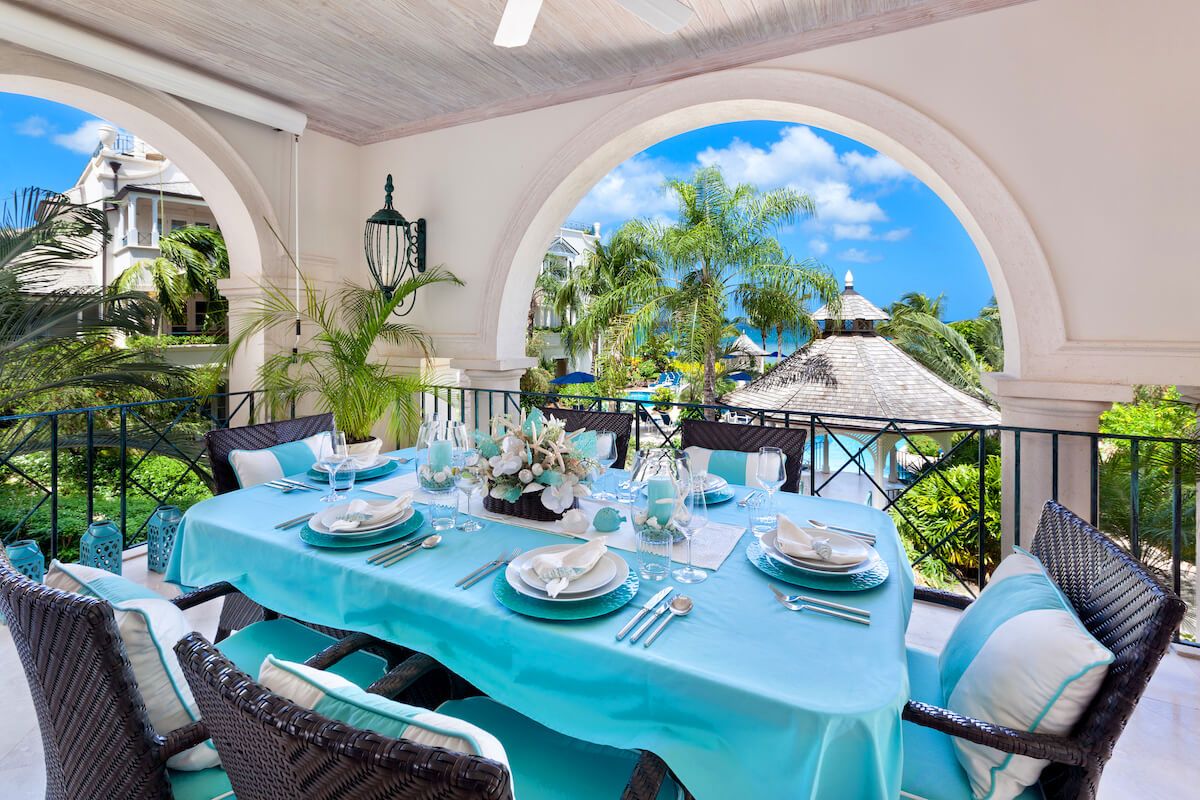 Patio dining for six