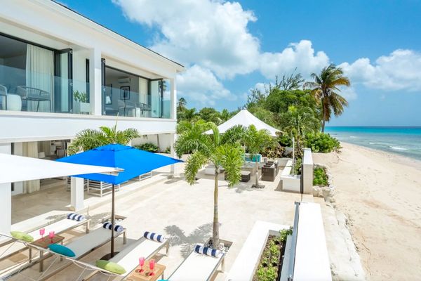 Dolphin Beach House Villa is located in Fitts Village and has a beautiful stretch of sandy beach