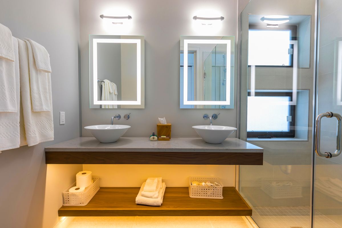 King guest bathroom