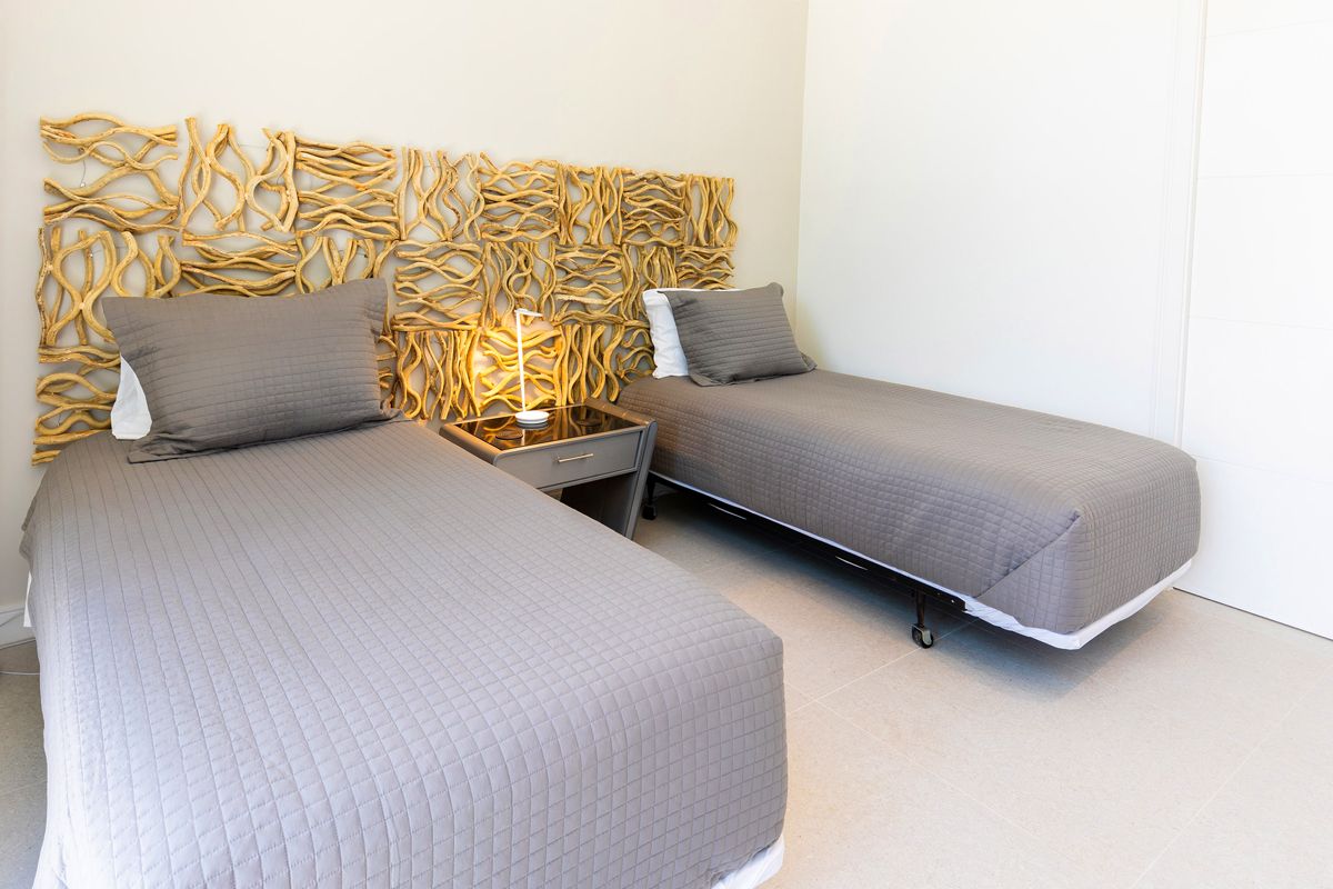 Twin guest bedroom