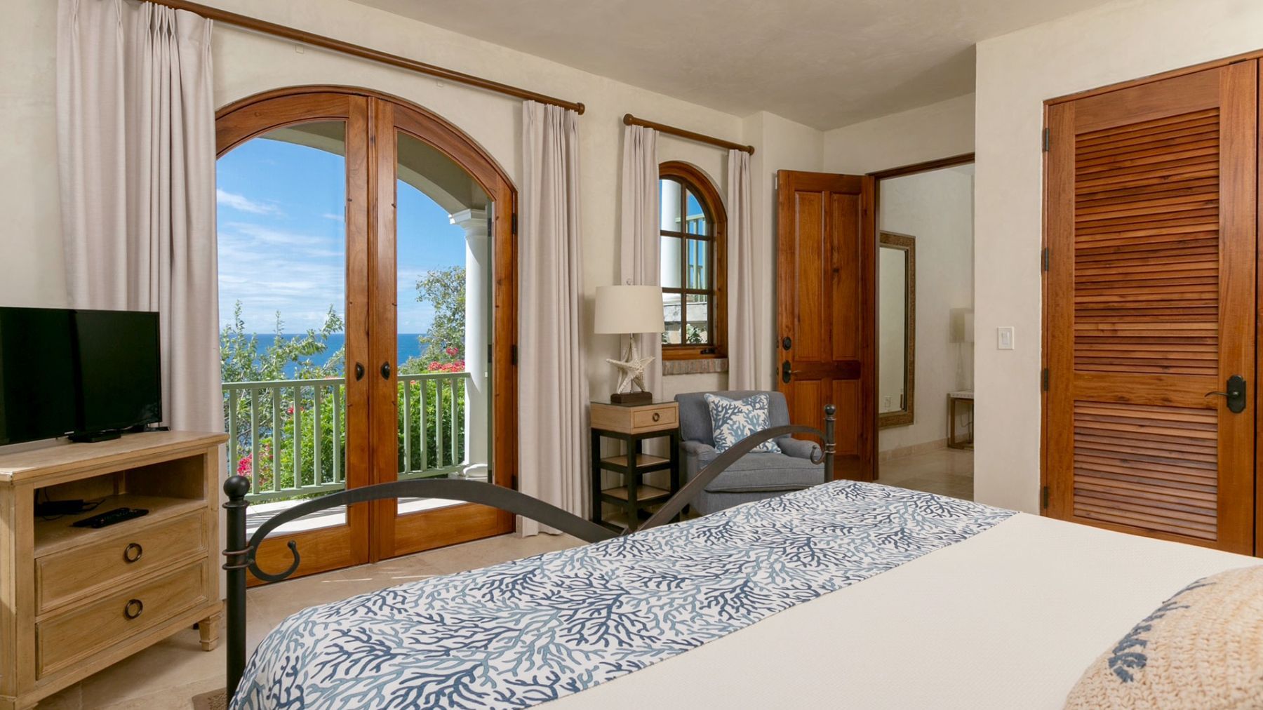EauSea villa photo.