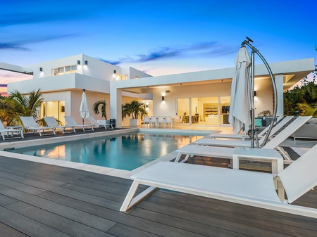 Sand and Sea Villa 