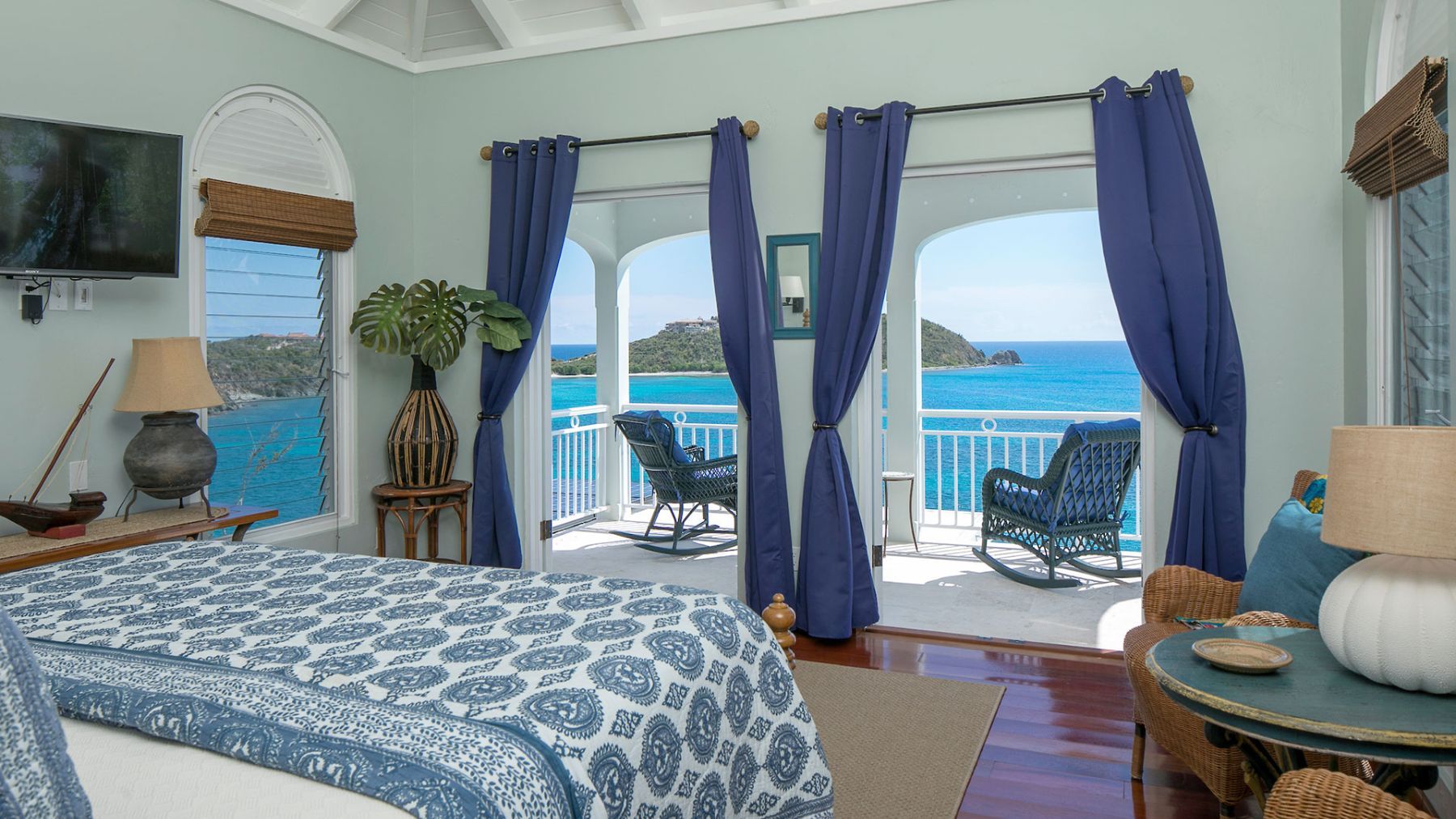 Sea's Edge villa photo.