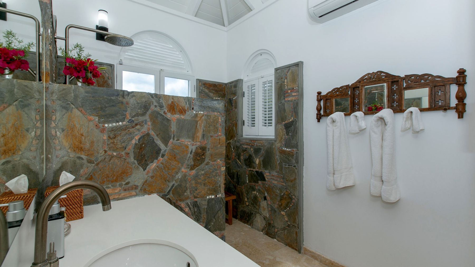 Sea's Edge villa photo.