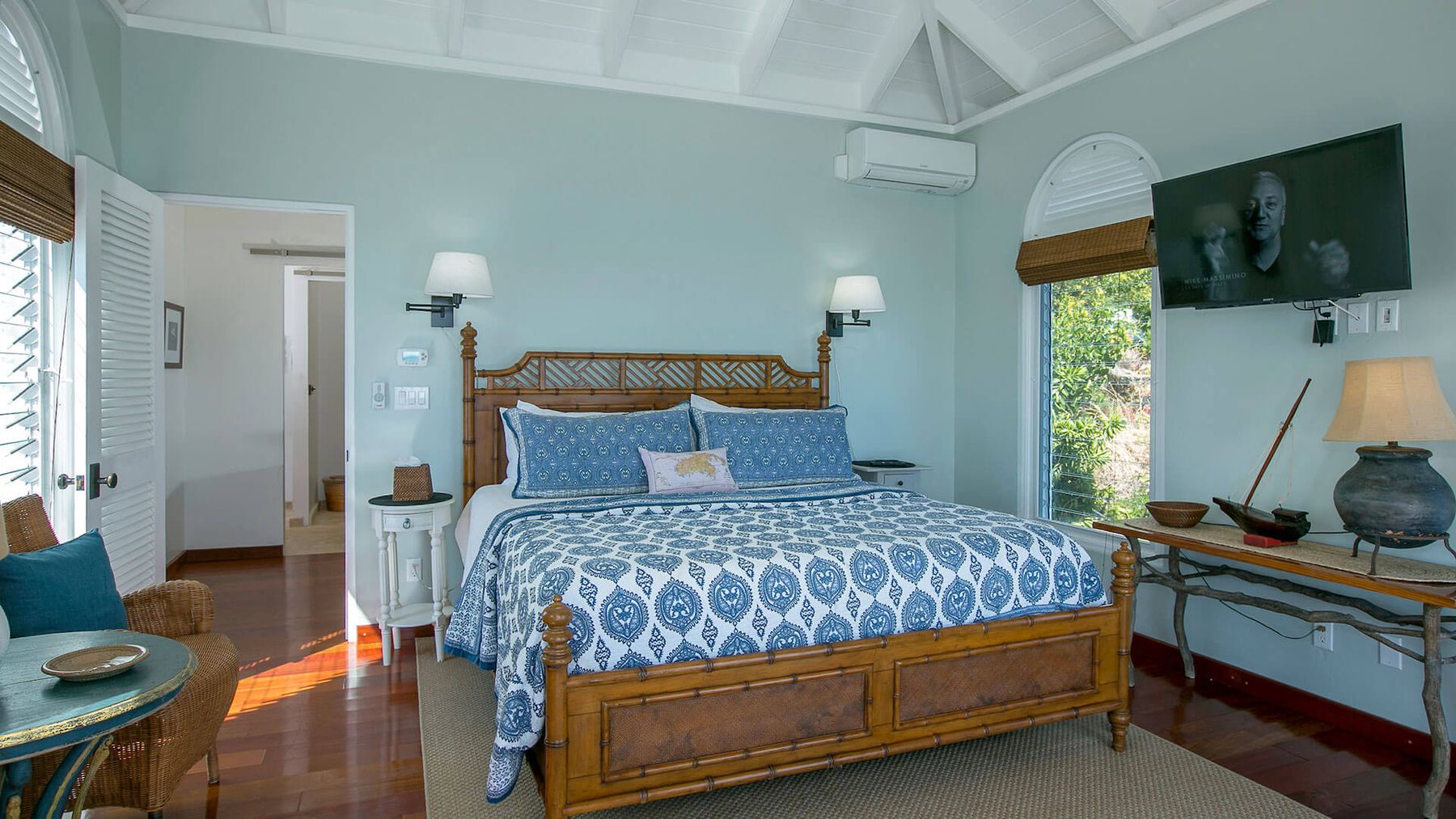 Sea's Edge villa photo.
