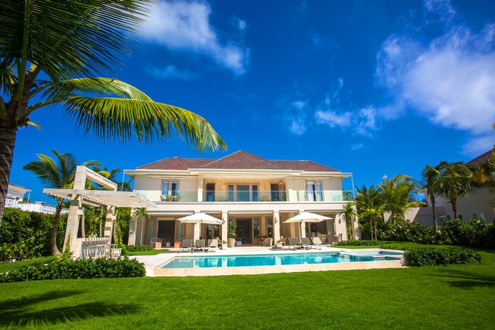 Spero Villa sits directly on Puna Cana's beautiful Hacienda Golf Course