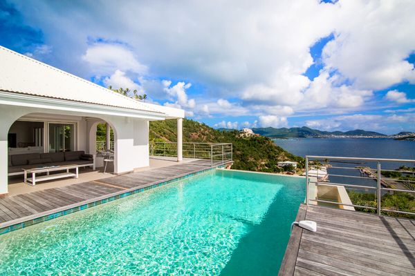 Imagine Villa is located in Terres Basses and has great views 