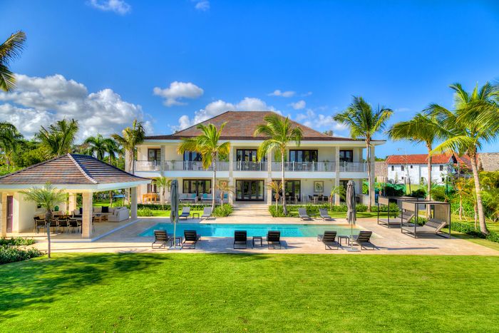 Villa Londali is located in the Punta Cana Resort and has amazing lake and golf course views