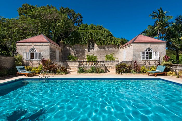 Porters Villa is located in St. James 