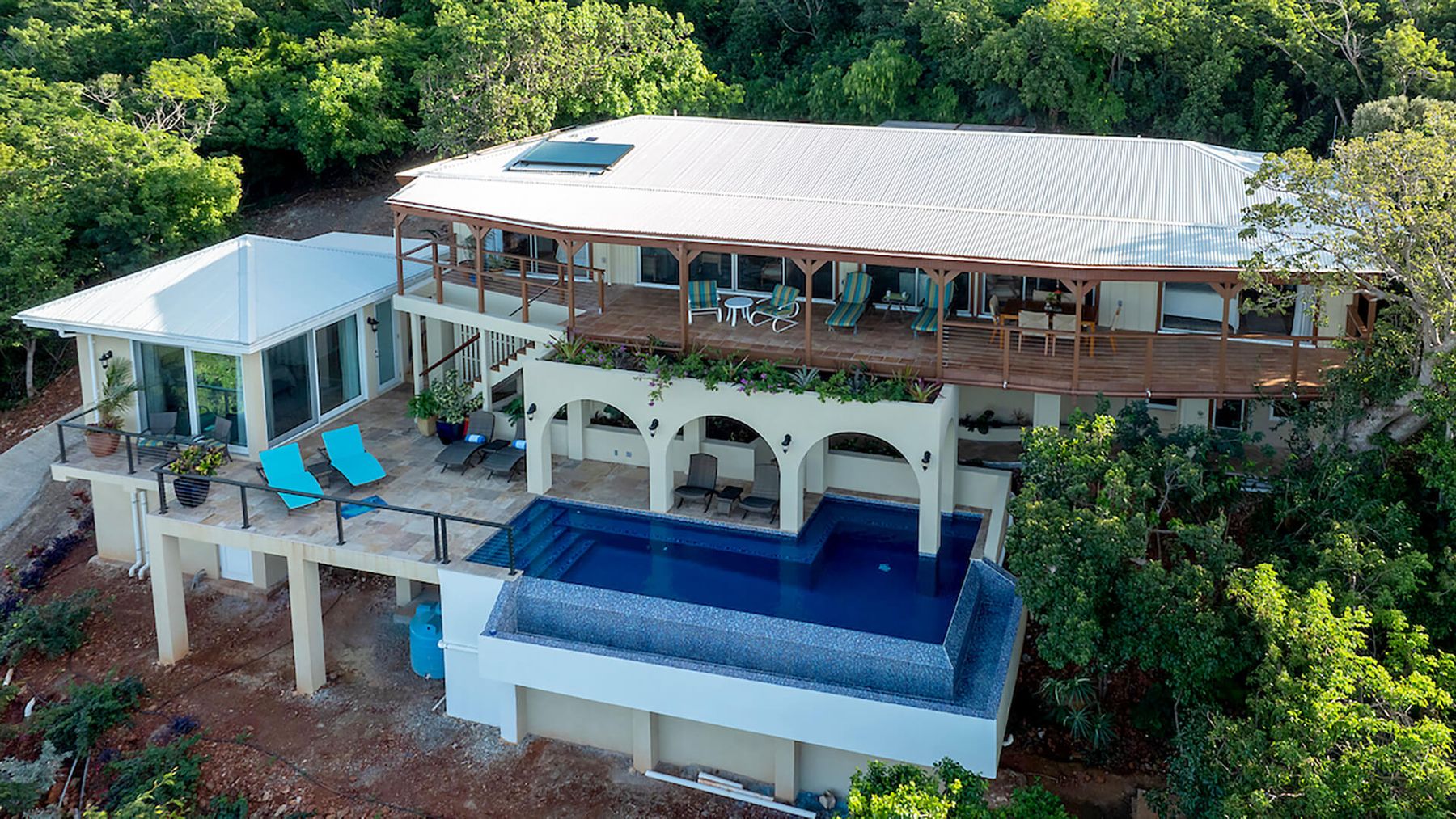 Blue Tang villa photo.