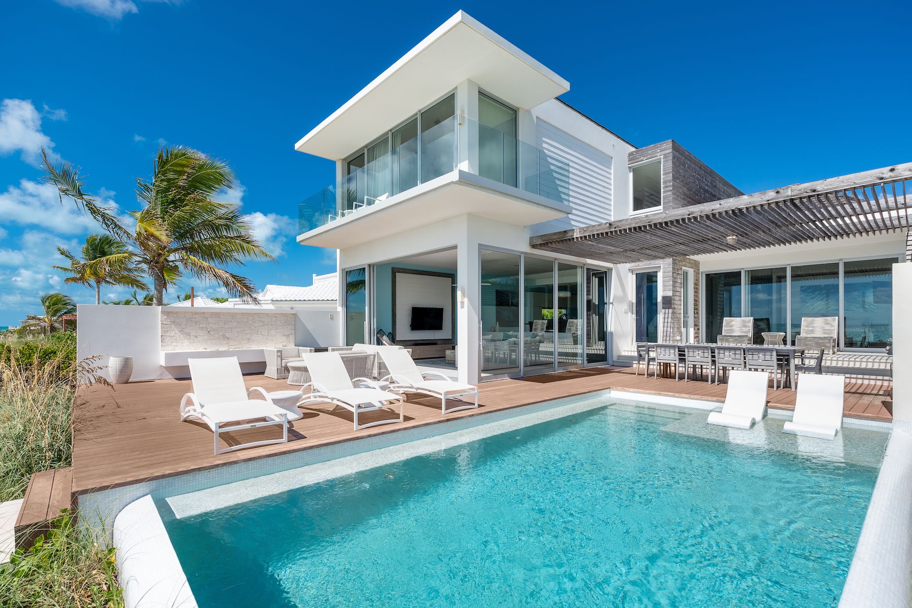 Helios Villa Long bay