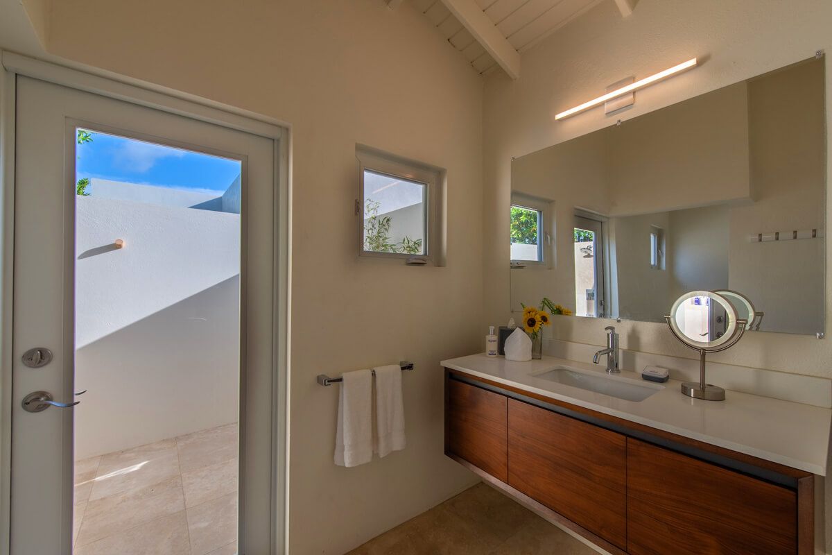 En suite bathroom with open air shower