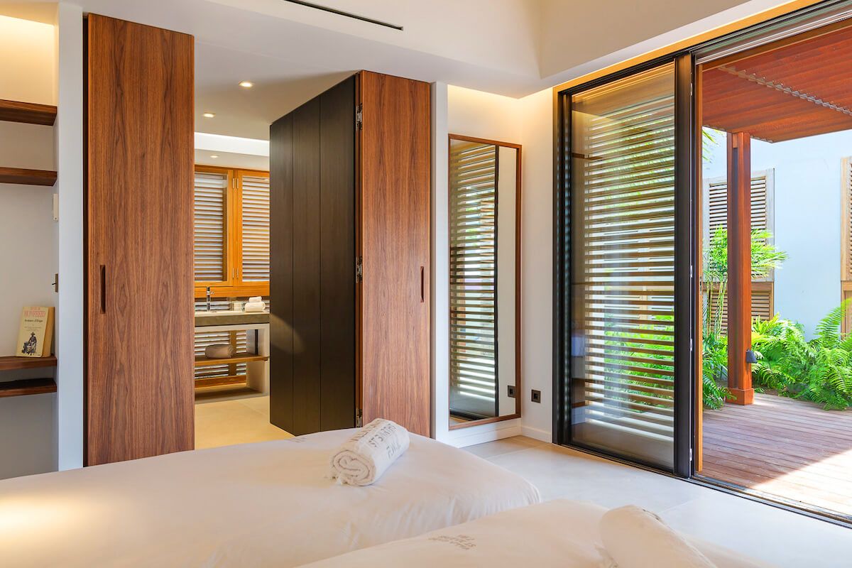 The fourth bedroom offers two twin beds
