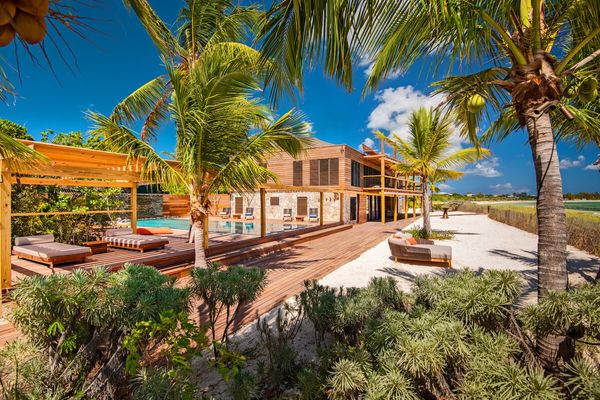 Silver Sands Villa is located along Thompson's Cove on the world famous Grace Bay 
