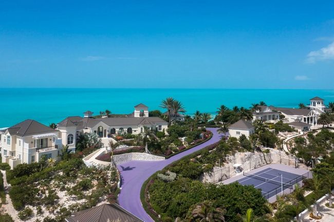 Emara Estate is located on the Turtle Tail peninsula of Providenciales island