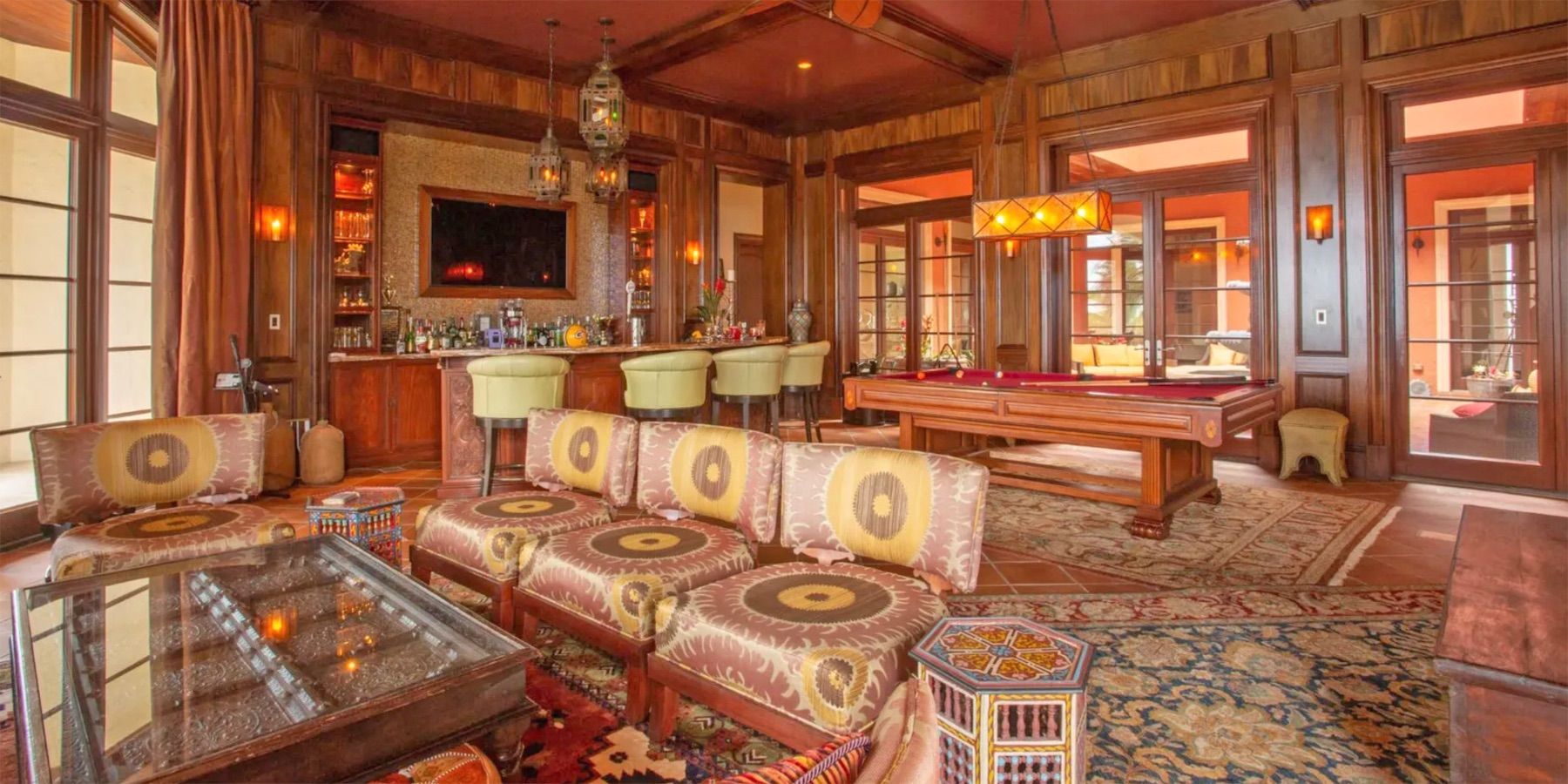 Billards, bar, and entertainment parlor 