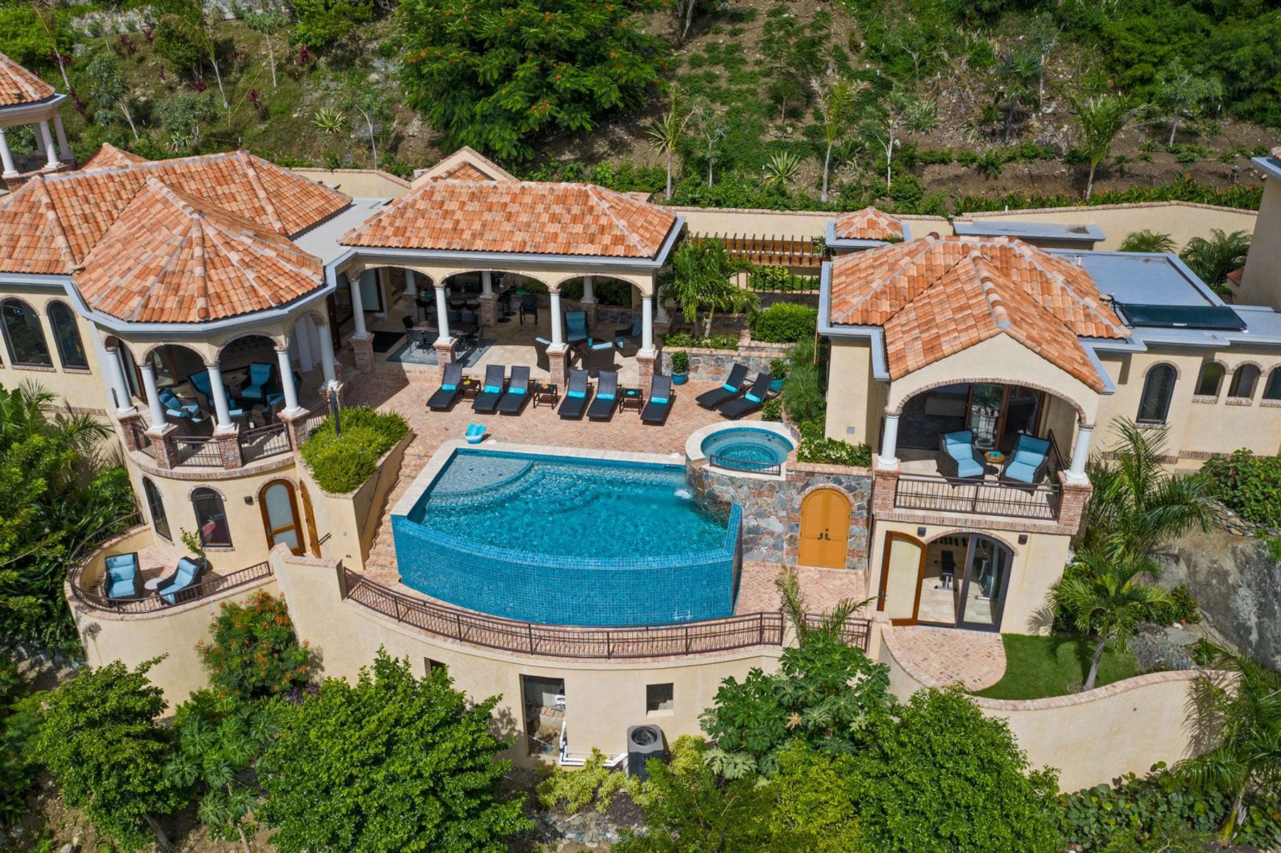 La Vita villa photo.