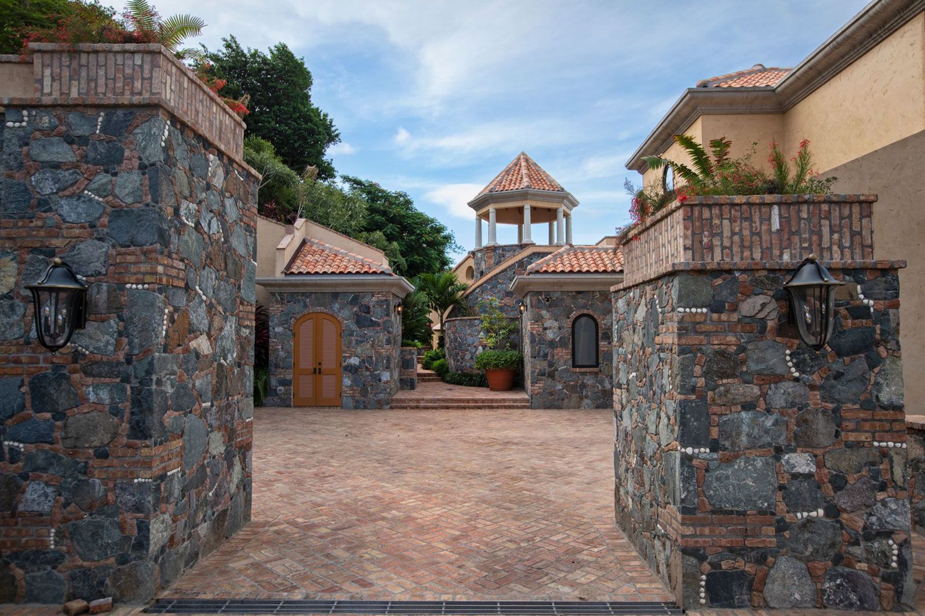 La Vita villa photo.