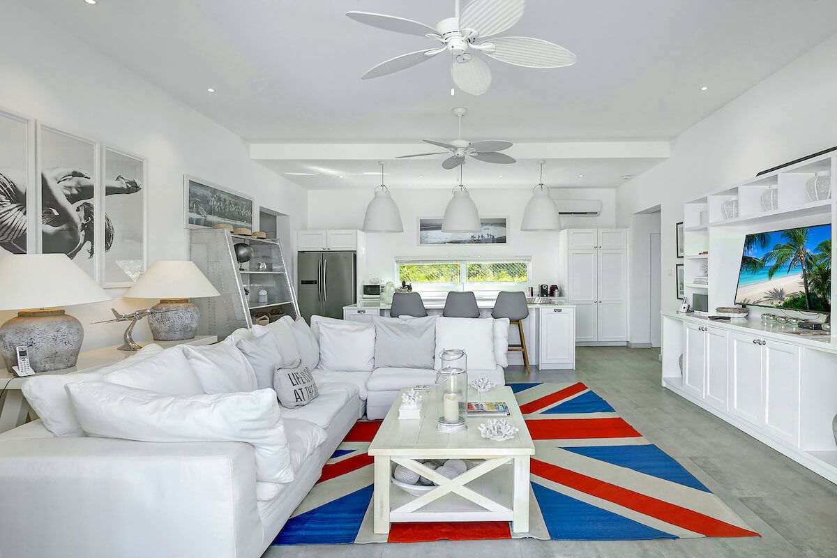 Cottage has cozy clean decor