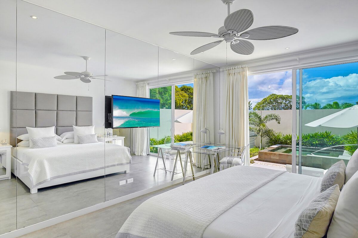 King suite with direct access to the cottage plunge pool