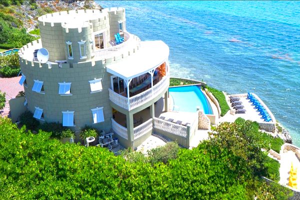 Cayman Castle is located on incredible beach frontage on Gun Bay