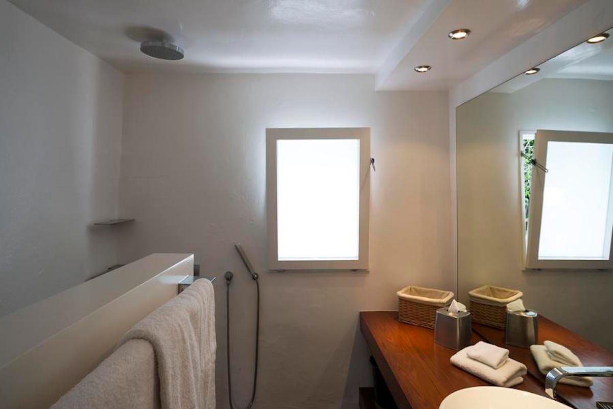 Bathroom with rain shower 