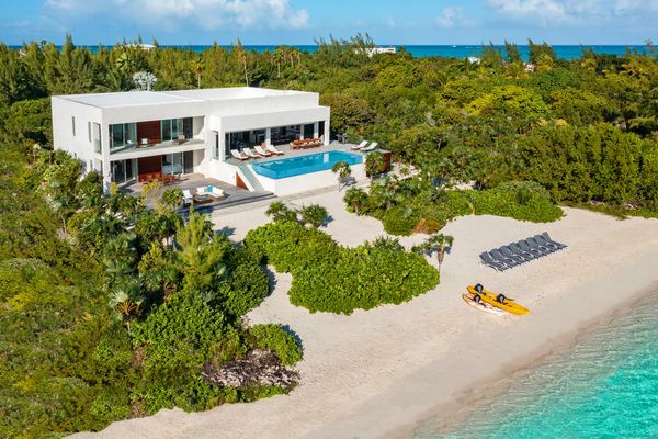 Allegria Villa is located on a beautiful stretch of beach across from Mangrove Cay