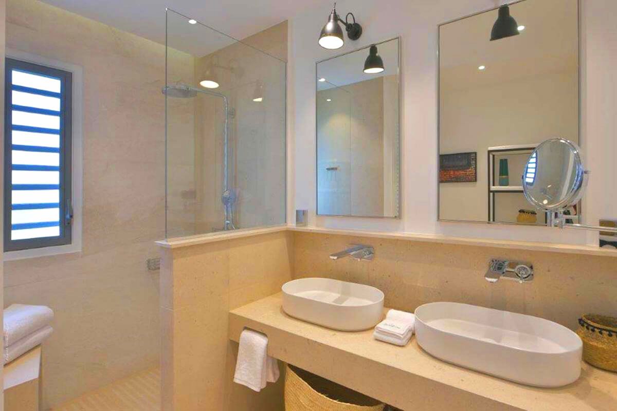 En suite bathroom