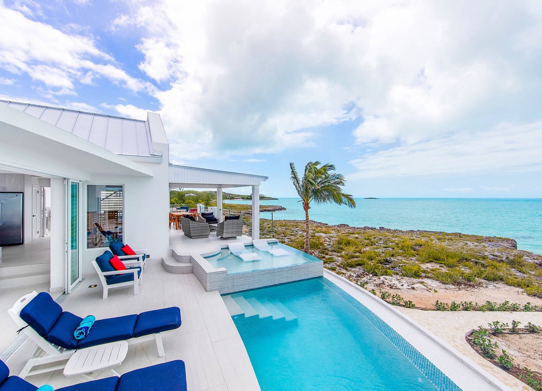 Luna Sea villa photo.