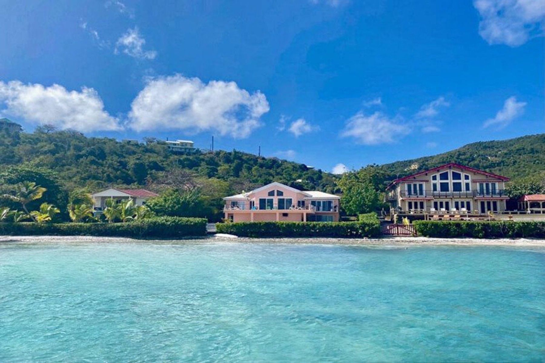 Rainbow Beach House villa photo.