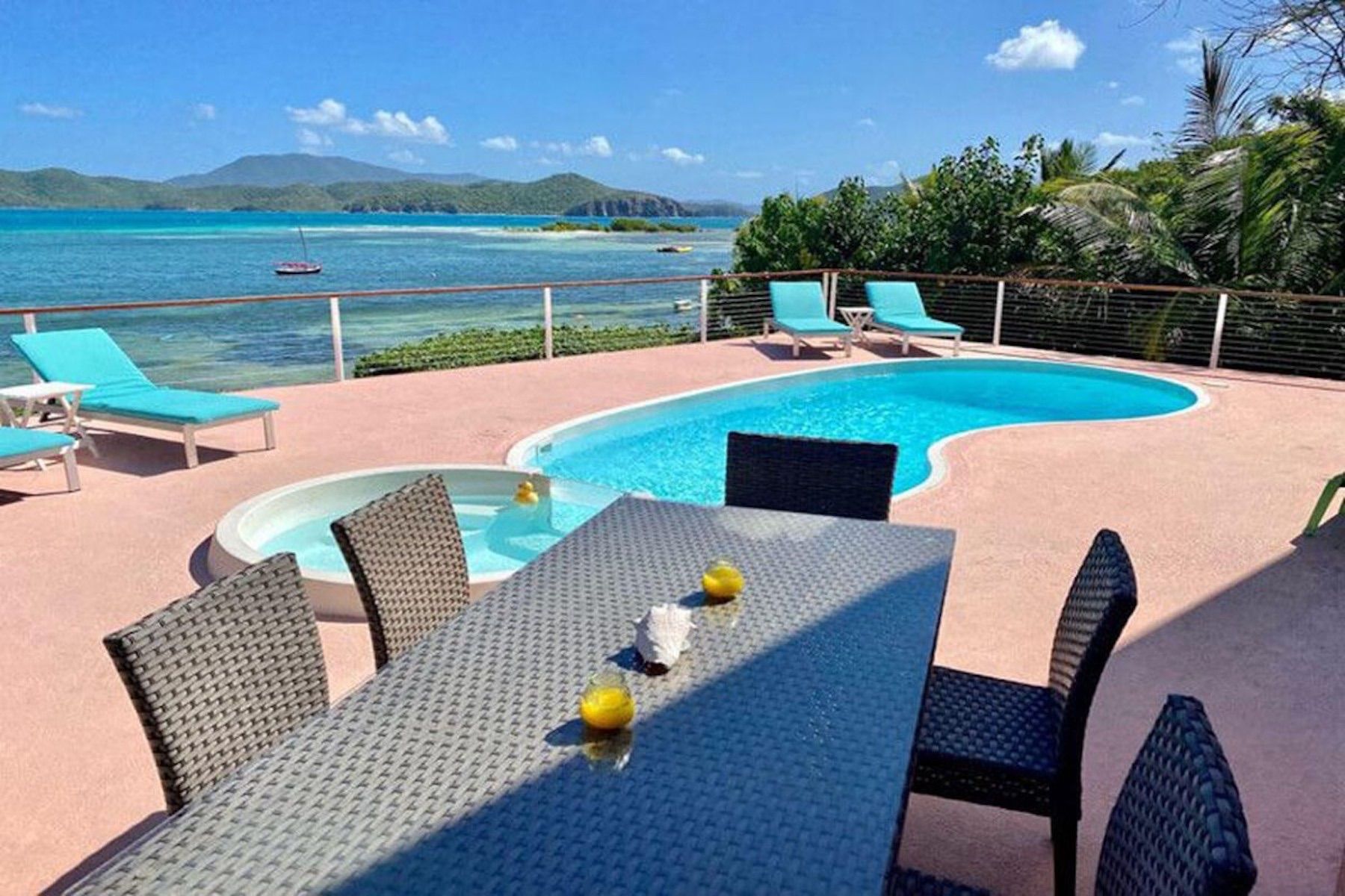 Rainbow Beach House villa photo.